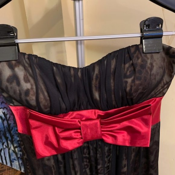 Strapless Animal Print and Overlay dress - Picture 6 of 6